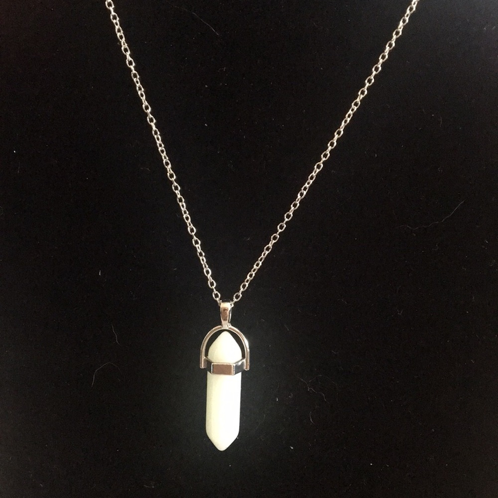 Glow in the dark crystal necklaces - Picture 2 of 3